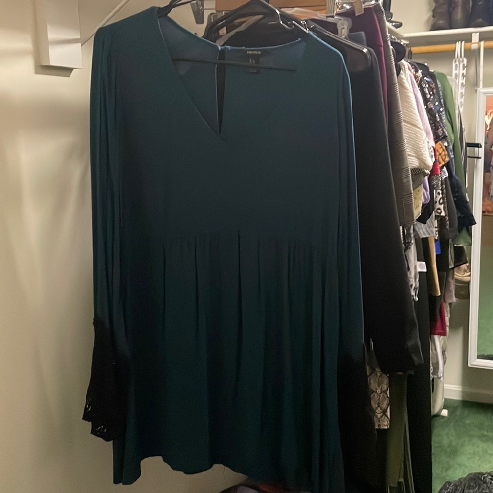 Size large forever 21 dress with black lace end sleeves